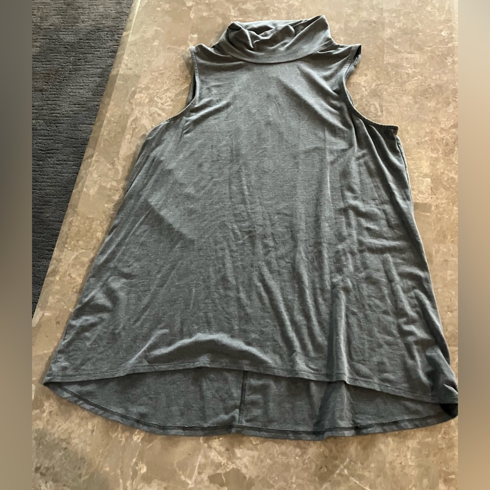 Gray Sleeveless Tunic Top